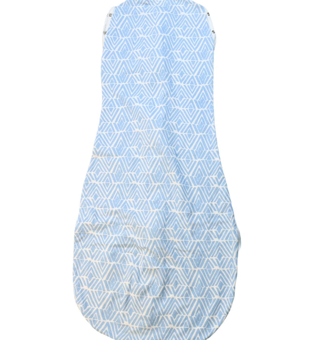 A White Sleepsacs from ErgoCocoon in size 3-6M for neutral. (Back View)