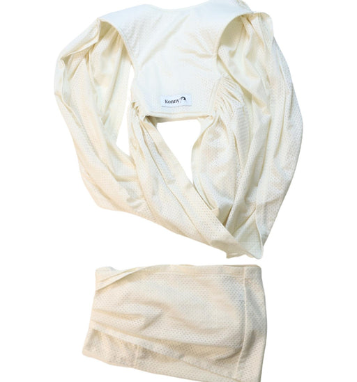 A Ivory Baby Carriers from Konny in size O/S for neutral. (Front View)