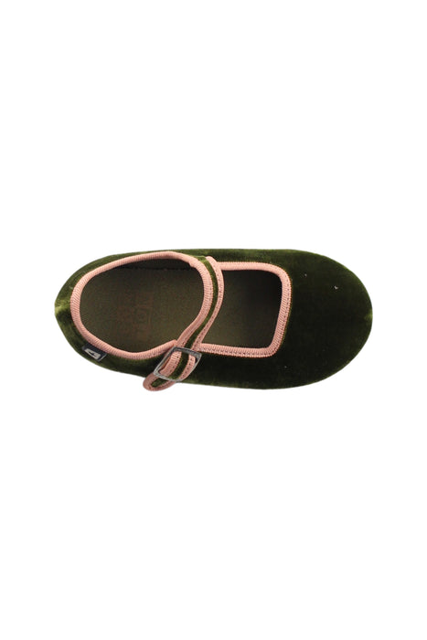 A Green Flats from Bonton in size 3T for girl. (Front View)