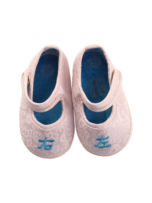 A Pink Flats from Shanghai Tang in size 6-12M for girl. (Back View)