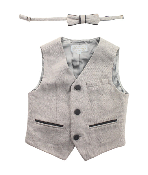 A White Suit Vests from Nicholas & Bears in size 3T for boy. (Front View)