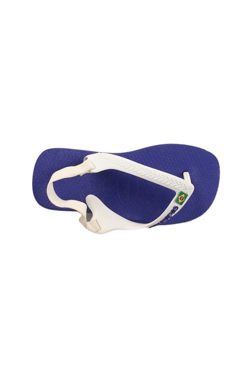 A White Flip Flops from Havaianas in size 5T for boy. (Front View)