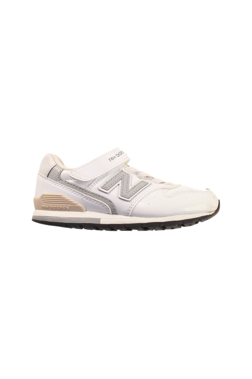 A White Sneakers from New Balance in size 5T for boy. (Front View)