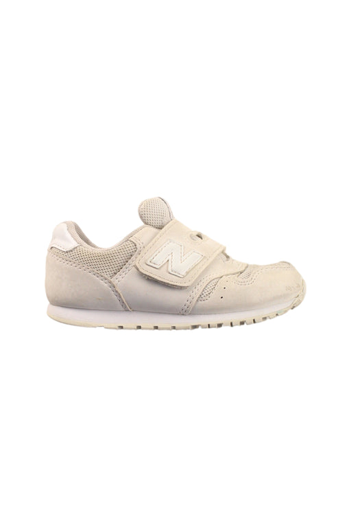 A White Sneakers from New Balance in size 18-24M for boy. (Front View)