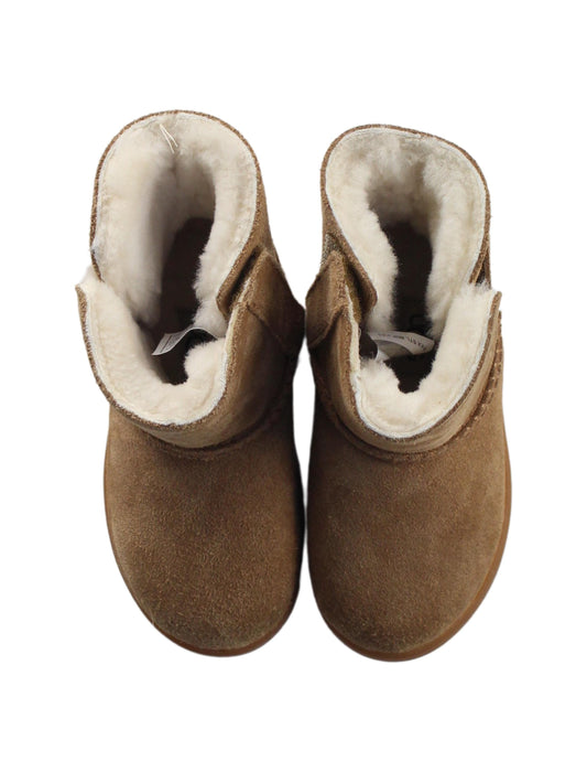 A Brown Winter Boots from UGG in size 18-24M for neutral. (Back View)