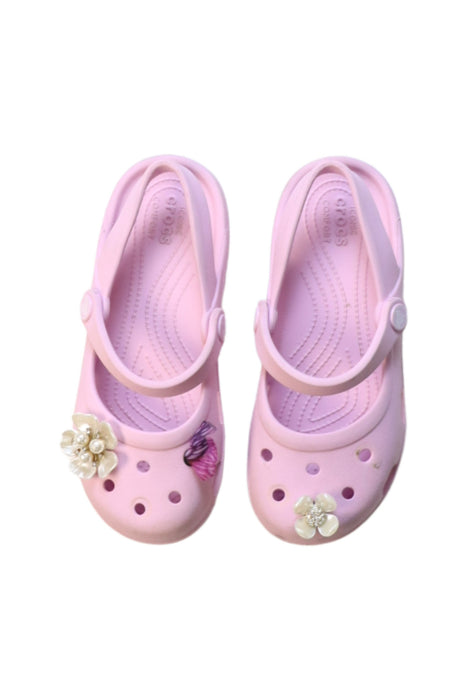 A Pink Sandals from Crocs in size 6T for girl. (Back View)