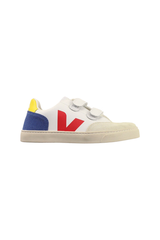 A White Sneakers from Veja in size 7Y for boy. (Front View)