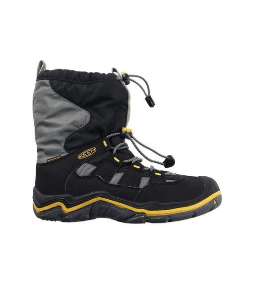A Black Winter Boots from Keen in size 10Y for boy. (Front View)
