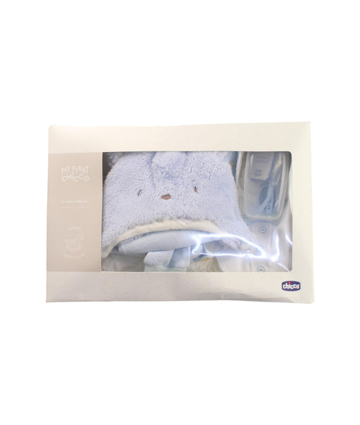 A Blue Gift Sets from Chicco in size 0-3M for boy. (Front View)