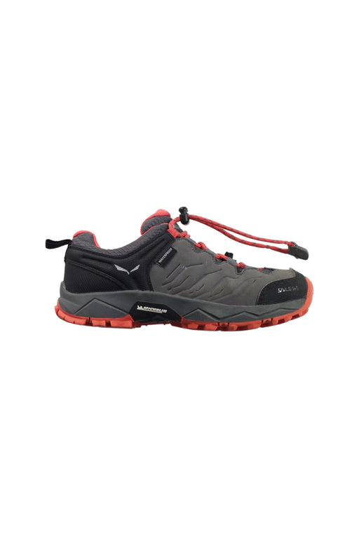 A Black Sneakers from Salewa in size 5T for boy. (Front View)