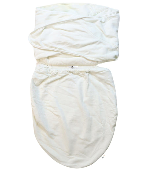A White Swaddles from Ergobaby in size M for neutral. (Front View)