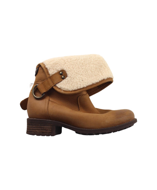 A Brown Winter Boots from UGG in size 11Y for girl. (Front View)