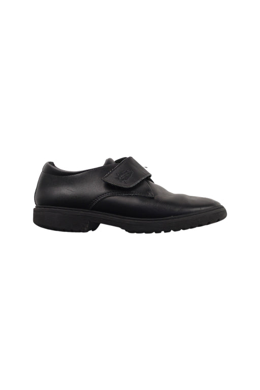 A Black Dress Shoes from Hush Puppies in size 9Y for boy. (Front View)