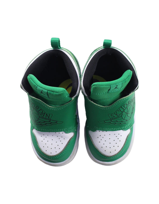 A Green Sneakers from Air Jordan in size 3T for boy. (Back View)