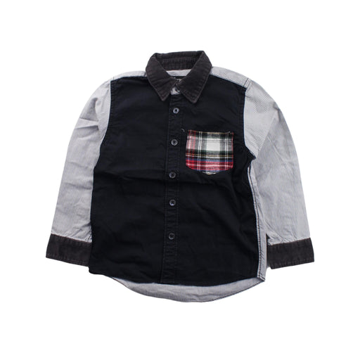A Black Long Sleeve Shirts from izzue in size 4T for boy. (Front View)