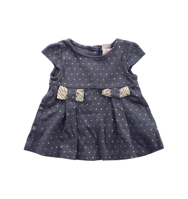 A Grey Short Sleeve Dresses from Catherine Malandrino in size 6-12M for girl. (Front View)