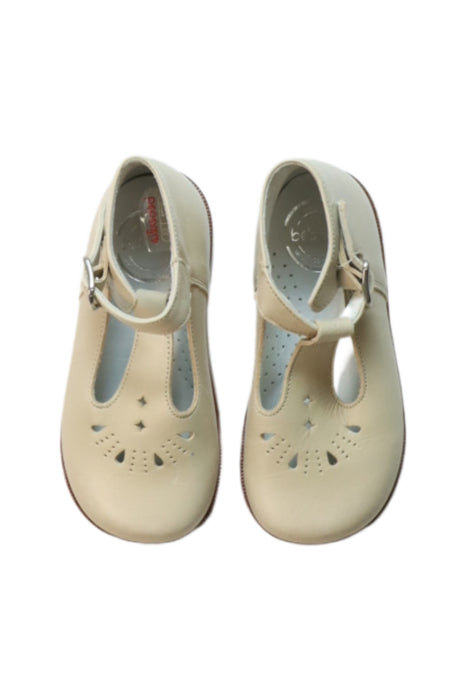 A Ivory Dress Shoes from Beberlis in size 18-24M for girl. (Back View)