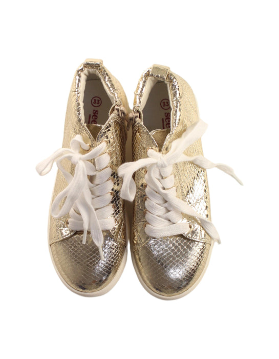 A Gold Sneakers from Seed in size 7Y for girl. (Back View)