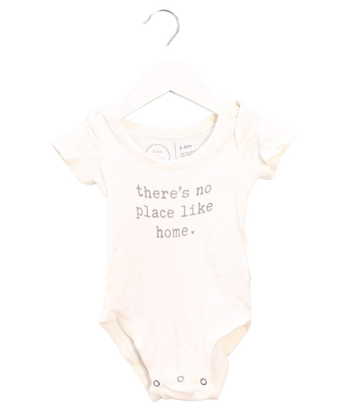 A Ivory Short Sleeve Bodysuits from Finn + Emma in size 3-6M for neutral. (Front View)