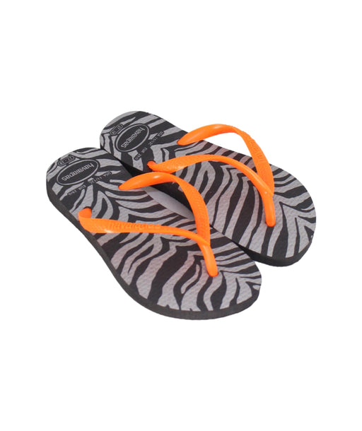A Grey Flip Flops from Havaianas in size 5T for boy. (Front View)