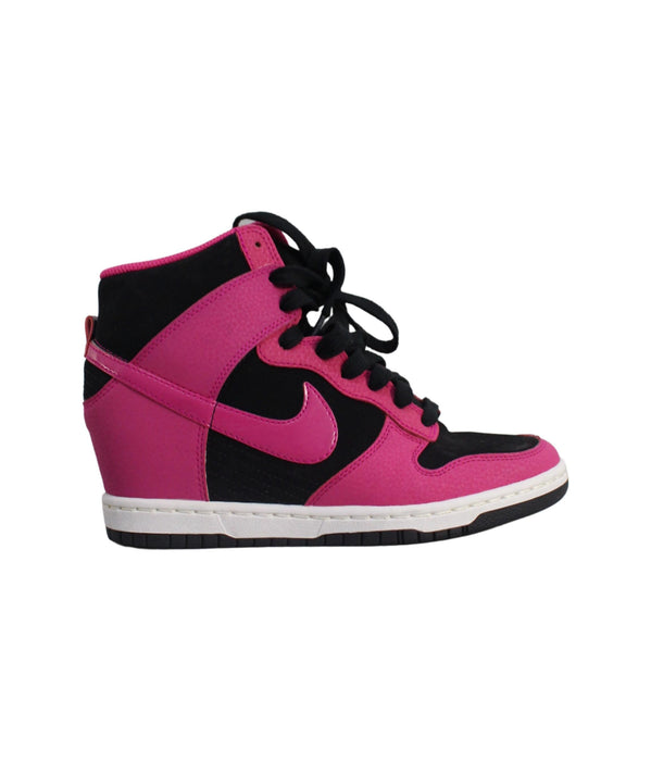 A Pink Sneakers from Nike in size 11Y for girl. (Back View)