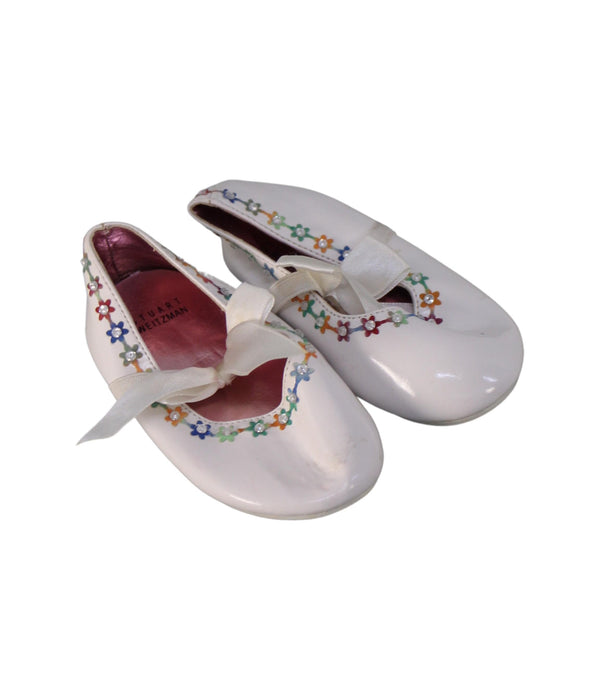 A White Flats from Stuart Weitzman in size 12-18M for girl. (Front View)