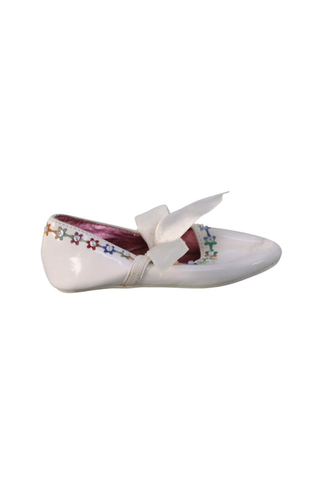 A White Flats from Stuart Weitzman in size 12-18M for girl. (Back View)