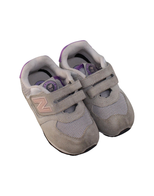 A Grey Sneakers from New Balance in size 3T for girl. (Front View)