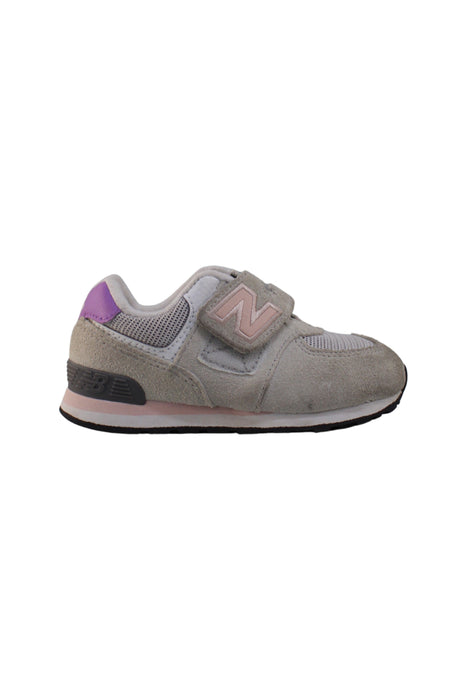 A Grey Sneakers from New Balance in size 3T for girl. (Back View)