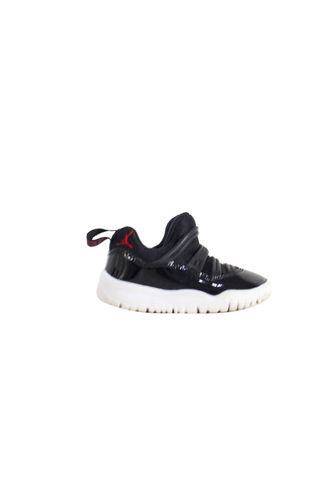 A Black Sneakers from Air Jordan in size EU22 for boy. (Back View)